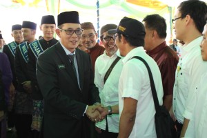 Heri Amalindo disambut antusias oleh warga 1