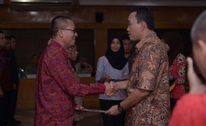 Plt. Bupati berikan penghargaan