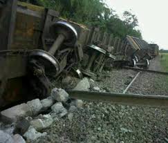 kereta babaranjang anjlok