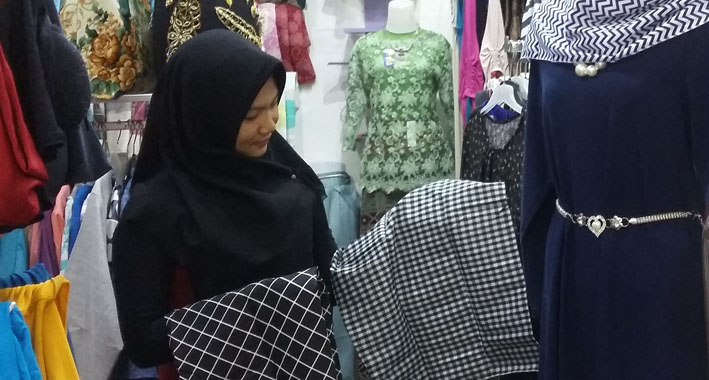 Hijab Monochrome