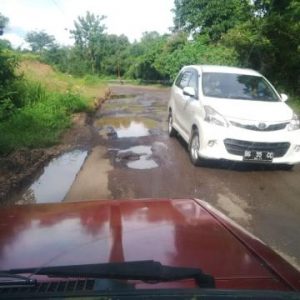 Jalan rusak