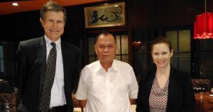 Najib Asmani berfoto bersama Dubes Roberto Blake.
