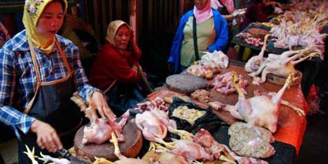 Salah penjual daging ayam di Pasarbaru Pendopo