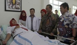 Kegiatan donor darah dalam rangkaian peringatan Hari Donor Darah Sedunia, Kamis (2/6).