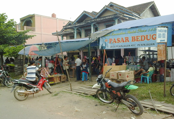 Suasana Pasar Bedug