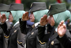 Korp Wanita Angkatan Darat (KOWAD) mengenakan jilbab _Antara