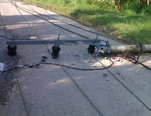 Tiang Listrik Patah