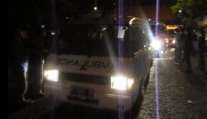 ambulance-pembawa jenazah terpidana-mati-dibawa-keluar-nusakambangan_VIVANews_Robbi Sofwan Amin