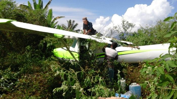 pesawat-capung-milik-kapolres-oku-timur-akbp-audie-s_20160730_151454