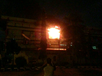 terbakar