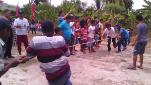 Lomba tarik tambang perayaan HUT RI di RT 63 RW 09 Sukajaya