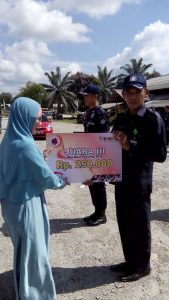 Suasana penyerahan penghargaan kepada petugas keamanan PT Persada berprestasi yang ditugaskan di PT Semen Baturaja area Kota Baturaja, OKU.