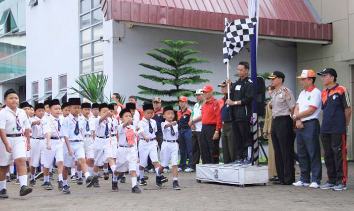 Plt Sekda Muba melepas gerak jalan