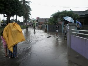 Banjir yang melanda Kampung Air Nangka, Kota Pangkalpinang tepatnya di gerbang masuk wilayah Desa Kace, Kabupaten Bangka, Selasa (27/9/2016).