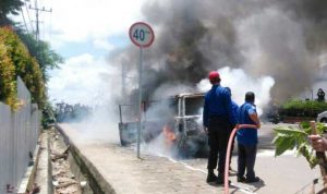 mobil-dinas-tni-terbakar