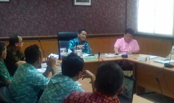 Rapat-Hotel-Pemerintah