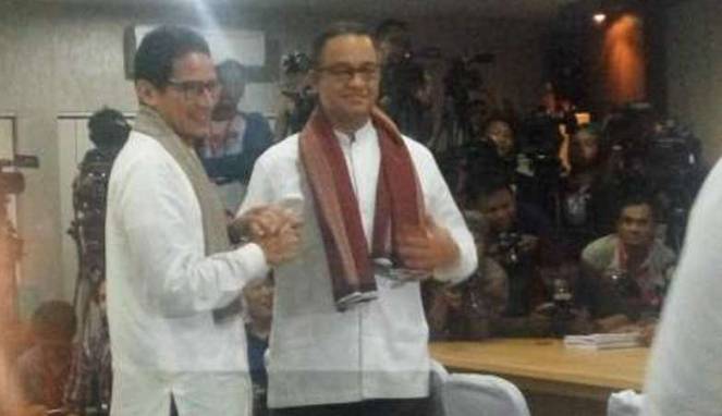 anies-sandi-tiba-di-kantor-kpud-dki-jakarta_vivacoid