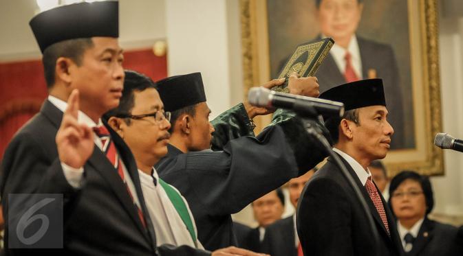 089298800_1476429331-20161014-presiden-joko-widodo-lantik-menteri-esdm-fanani-3-1
