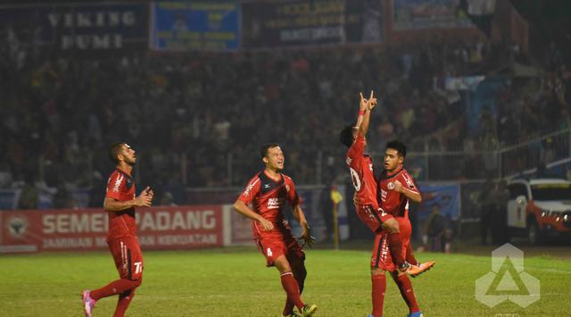 075236800_1478863661-20160725-gts-tsc-week12-wm-semen-padang-persib-ban