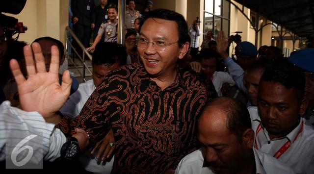 084380800_1478516189-20161107-ekspresi-ahok-usai-diperiksa-bareskrim-jakarta-johan-tallo-03
