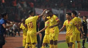 089394100_1478278156-20160624-dihentikan_laga_persija_vs_sriwijaya-hel_4