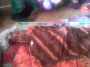 Jasad Rozali saat disemayamkan di rumah duka, Sabtu (19/11/2016).