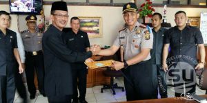 jabat-tangan