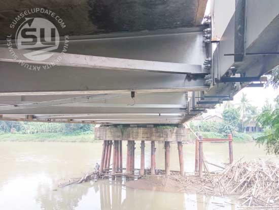 Kondisi bawah jembatan
