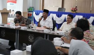 sekda-memaparkan-dalam-rapat-dak1