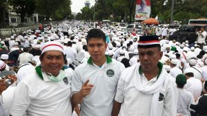 Rombongan HMI dan KAHMI Palembang di tengah aksi 212