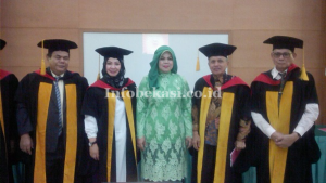Dewi-Rosita-guru-SD-pertama-di-Bekasi-yang-menyandang-gelar-Doktor