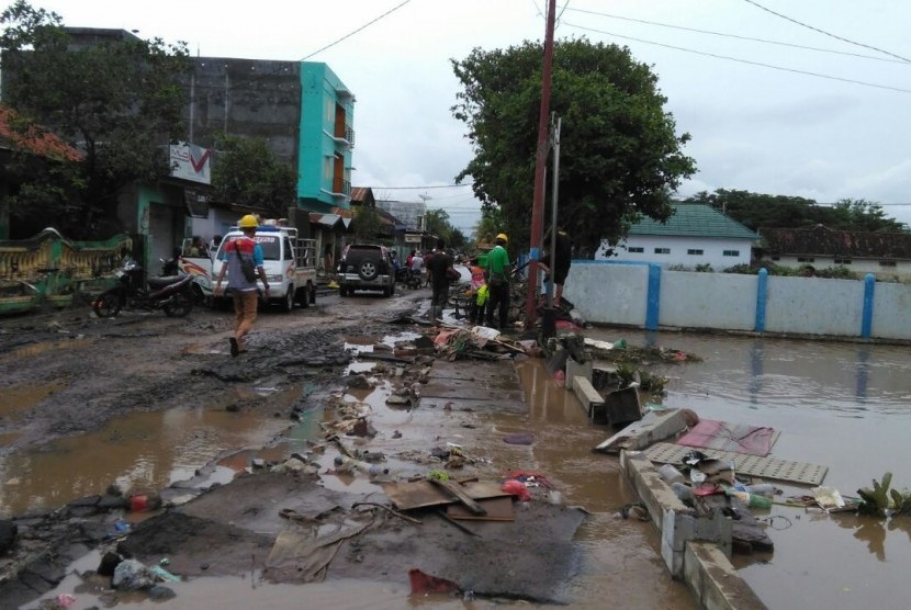 Kondisi Jalan di Kampung Sumbawa Tanjung Rasanae Kota Bima