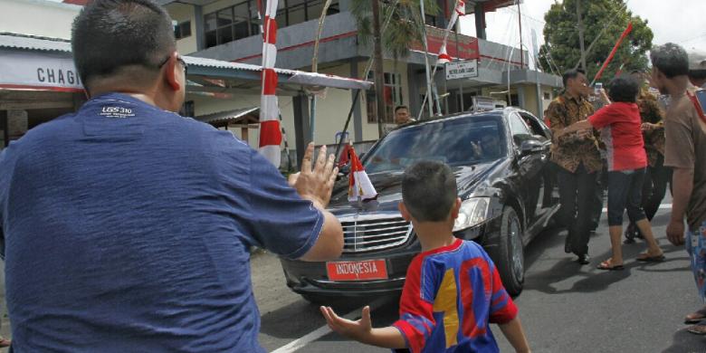 Mobil Presiden Lewat