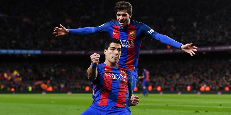 Selebrasi Luis Suarez bersama dengan rekan satu timnya