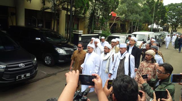 Habib Rizieq Shihab saat mendatangi Polda Jaaw Barat