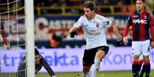 Pemain AC Milan Mario Pasalic mencetak gol ke gawang Bologna