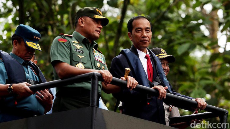 Presiden Jokowi dan Panglima TNI Gatot Nurmantyo