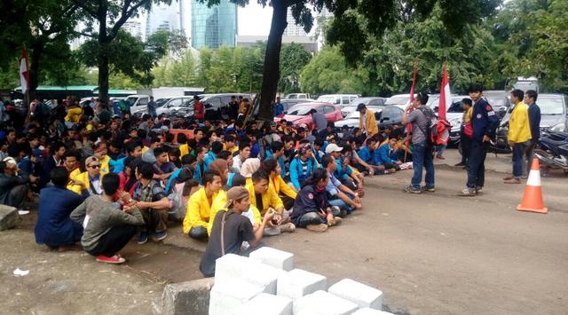 Rumah SBY didemo Mahasiswa