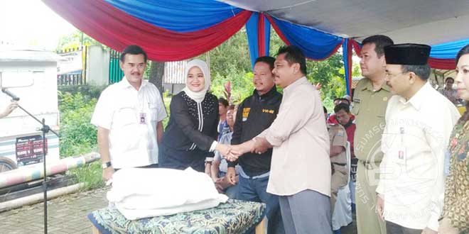 Suasana-saat-penyerahan-ban