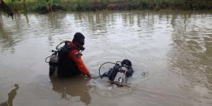 Tim SAR menyelam di Sungai Sipon Demak