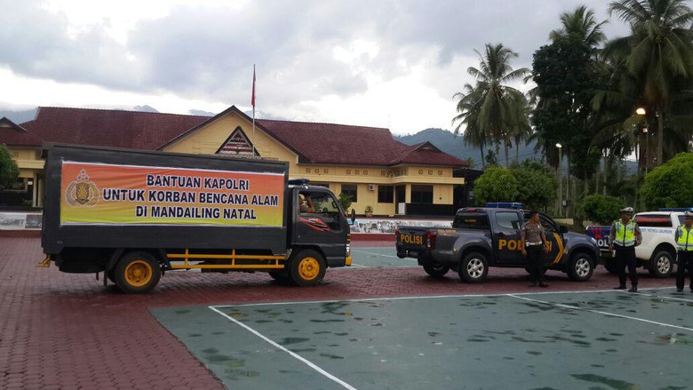 Bantuan logistik untuk korban banjir Padang Sidimpuan