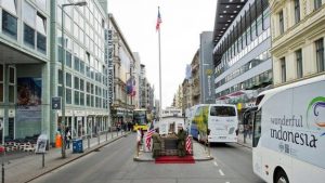 Bus Wonderful Indonesia menyusuri jalanan di Berlin _foto dokkemenpar