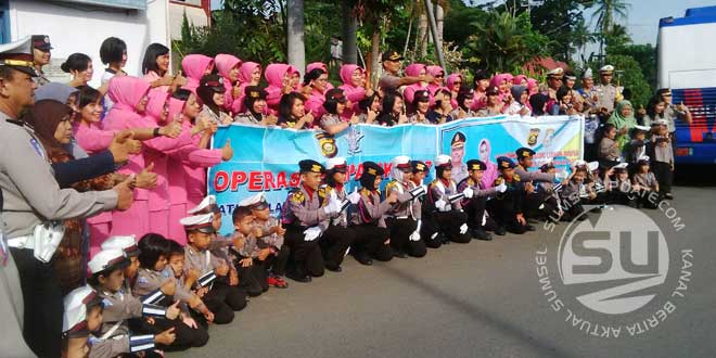Foto-bersama-usai-pembagian