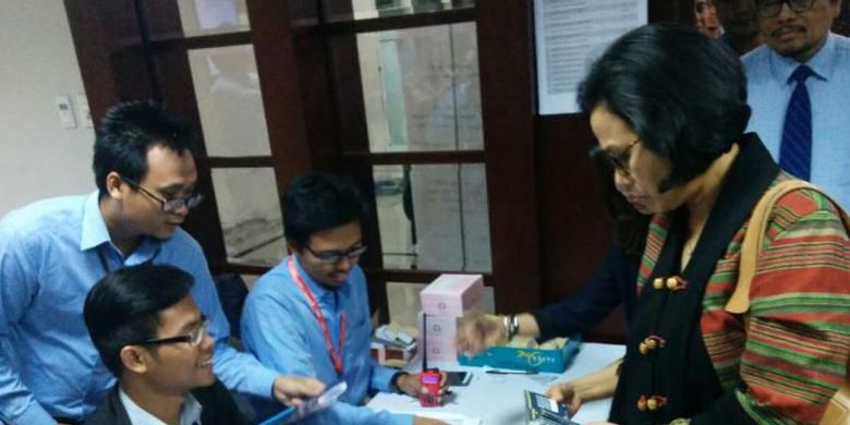 Menkeu Sri Mulyani Indrawati saat sambangi pelayanan pendaftaran Tax Amnesty