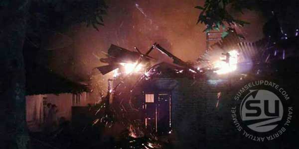 PLN-Hidupkan-Listrik-Rumah-
