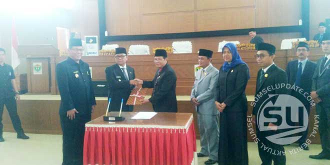 Penyerahan-Rekomendasi-LKPJ