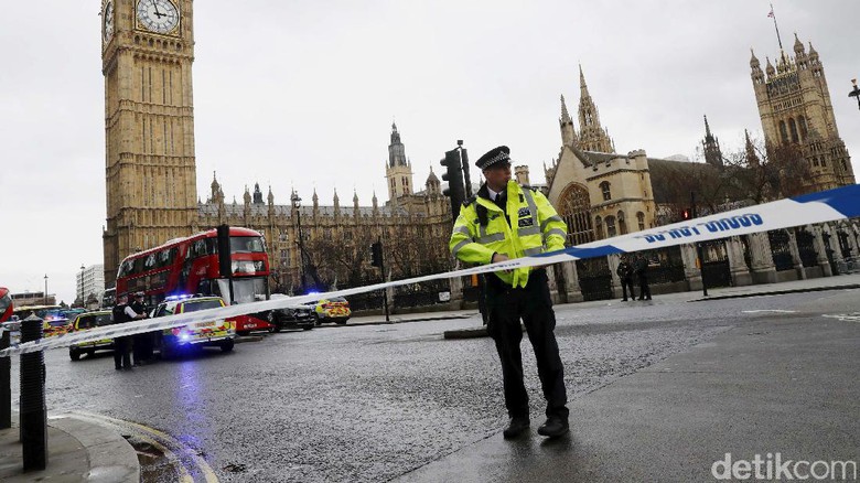 Polisi London berjaga di lokasi penembakan