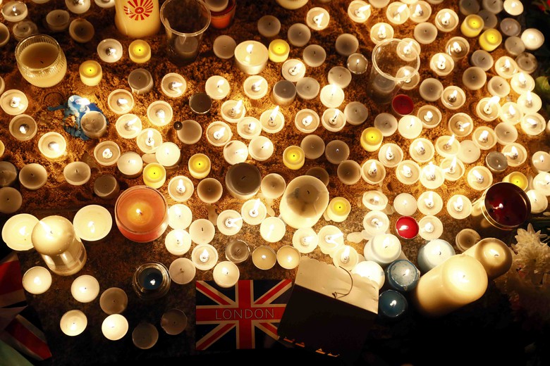 Ratusan orang berdoa untuk korban teror London
