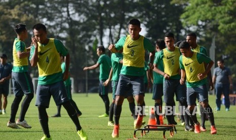 pemain-mengikuti-seleksi-tahap-pertama-timnas-indonesia-u-22-di-_170222184150-837