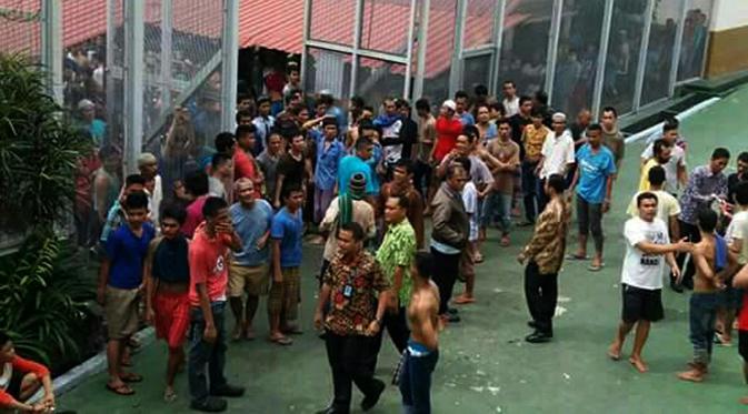 062836400_1493975497-20170505-tahanan_kabur-rutan3-pekanbaru